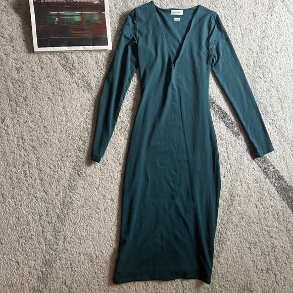 Aritzia Babaton Contour Midi Dress Long sleeve - Picture 2 of 3